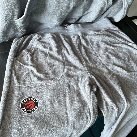 Toronto Raptors Full Tracksuit Set - Picture 5 of 5